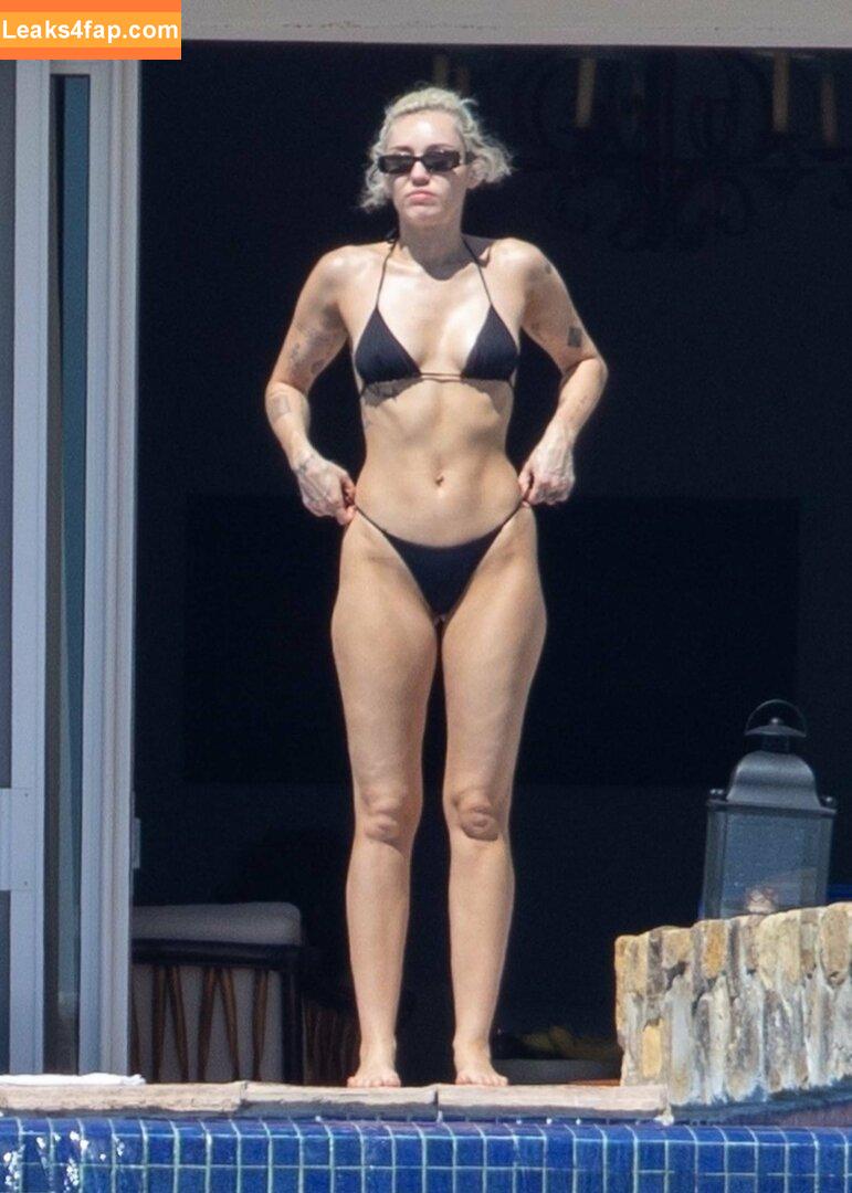 Miley Cyrus / https: / mileycyrus leaked photo photo #2003