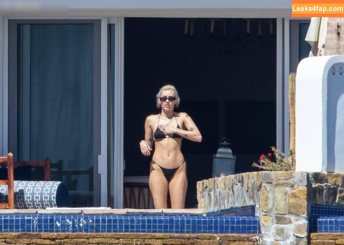 Miley Cyrus / https: / mileycyrus leaked photo photo #2004