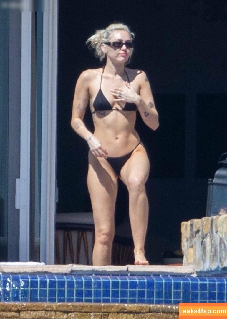 Miley Cyrus / https: / mileycyrus leaked photo photo #2005