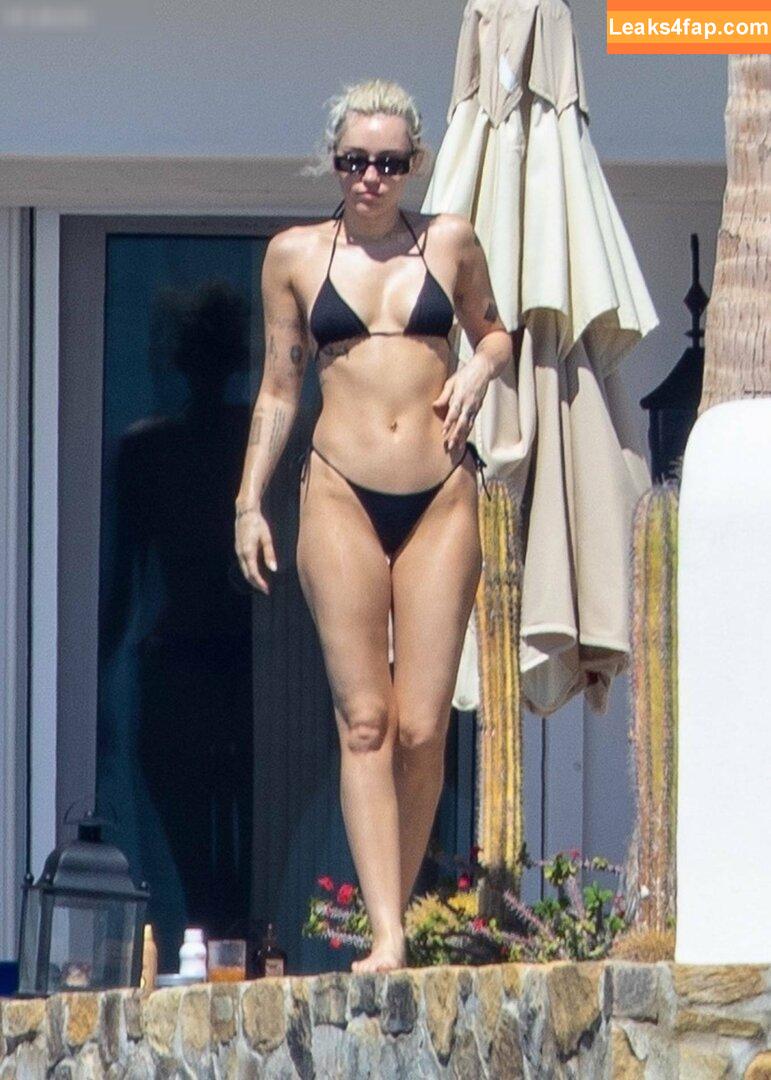 Miley Cyrus / https: / mileycyrus leaked photo photo #2012