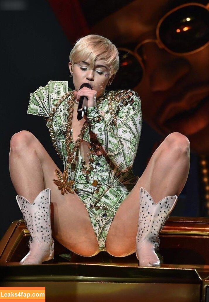 Miley Cyrus / https: / mileycyrus leaked photo photo #2020