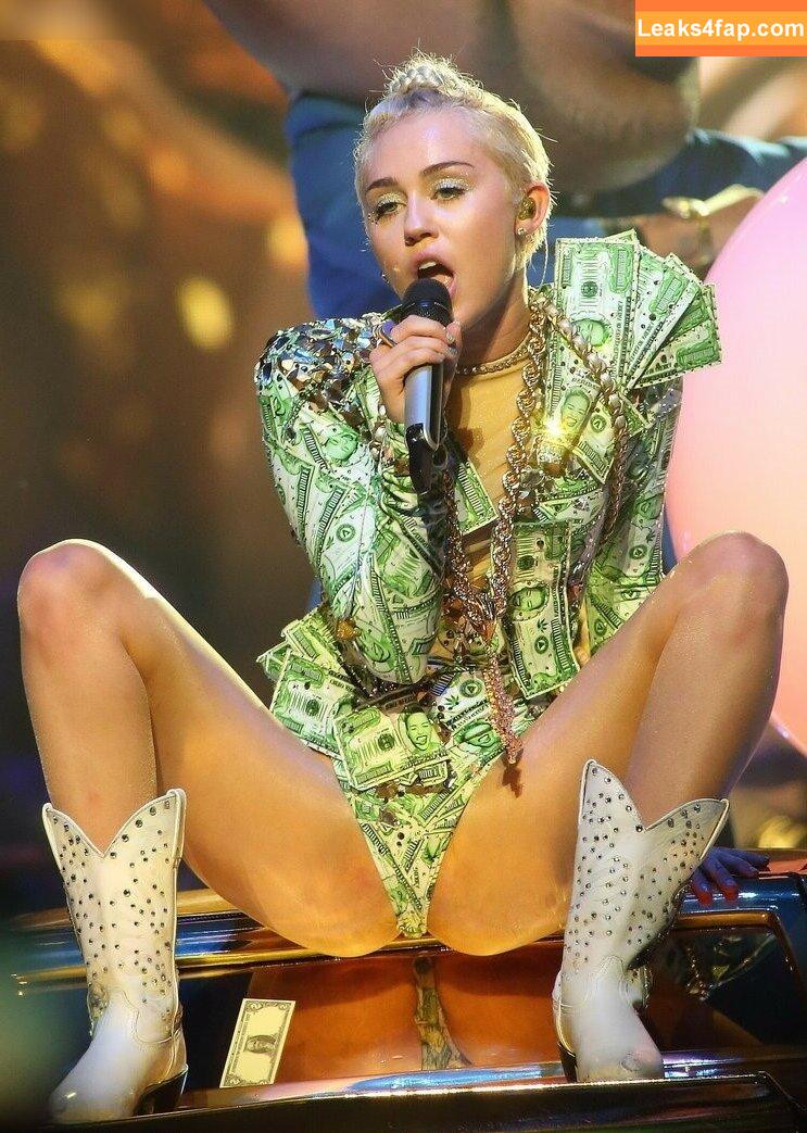 Miley Cyrus / https: / mileycyrus leaked photo photo #2027