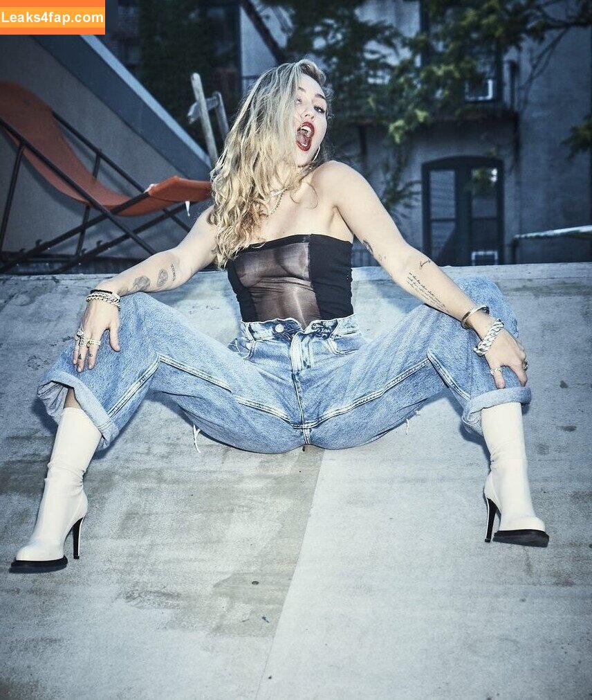 Miley Cyrus / https: / mileycyrus leaked photo photo #2030