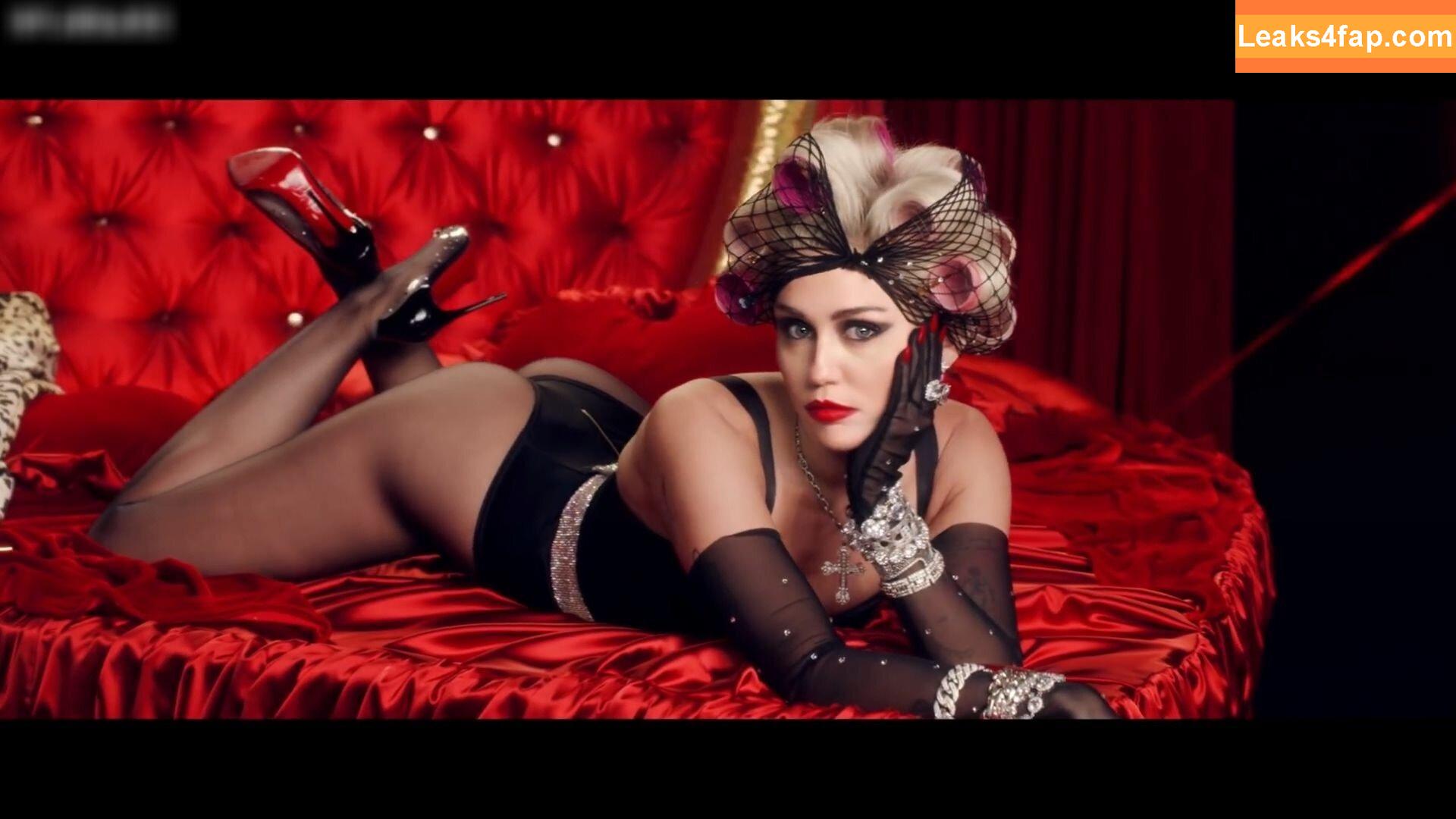 Miley Cyrus / https: / mileycyrus leaked photo photo #2035