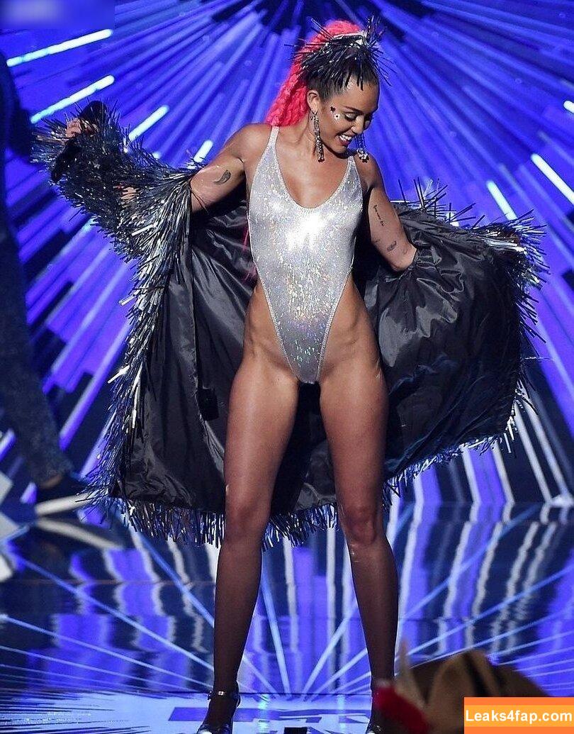 Miley Cyrus / https: / mileycyrus leaked photo photo #2038