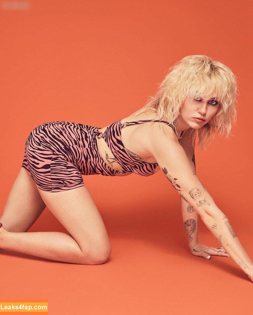 Miley Cyrus / https: / mileycyrus leaked photo photo #2057