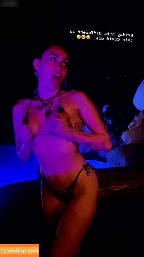 Miley Cyrus / https: / mileycyrus leaked photo photo #2102