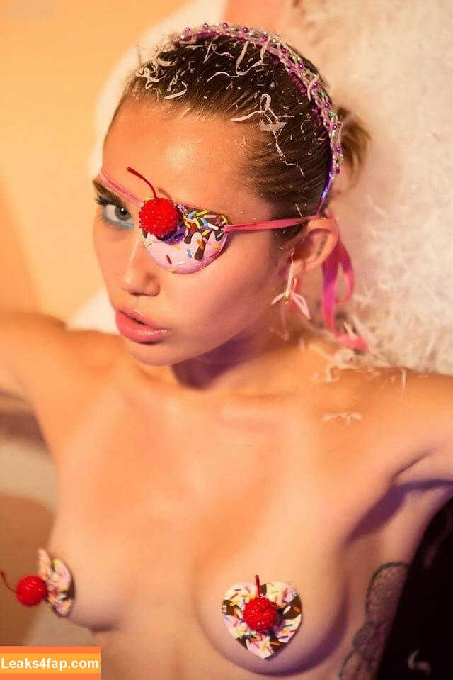 Miley Cyrus / https: / mileycyrus leaked photo photo #2103