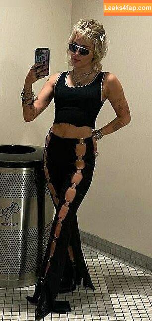 Miley Cyrus / https: / mileycyrus leaked photo photo #2115