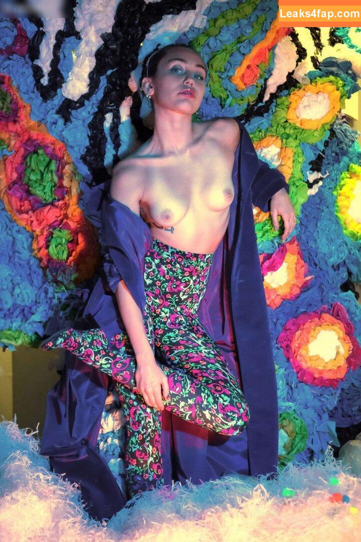Miley Cyrus / https: / mileycyrus leaked photo photo #2151