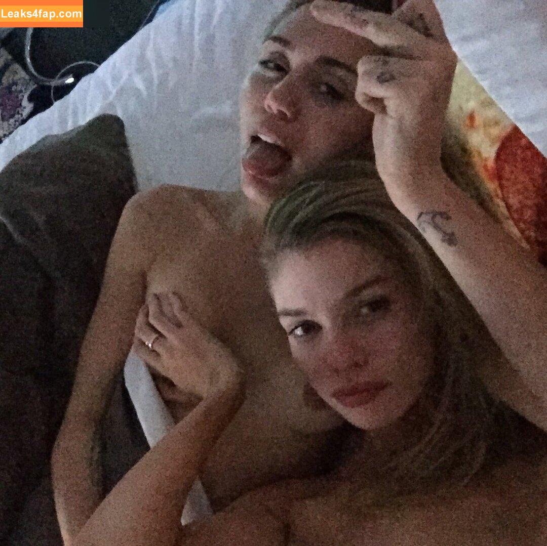 Miley Cyrus / https: / mileycyrus leaked photo photo #2175