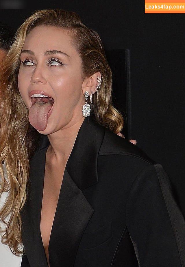 Miley Cyrus / https: / mileycyrus leaked photo photo #2190