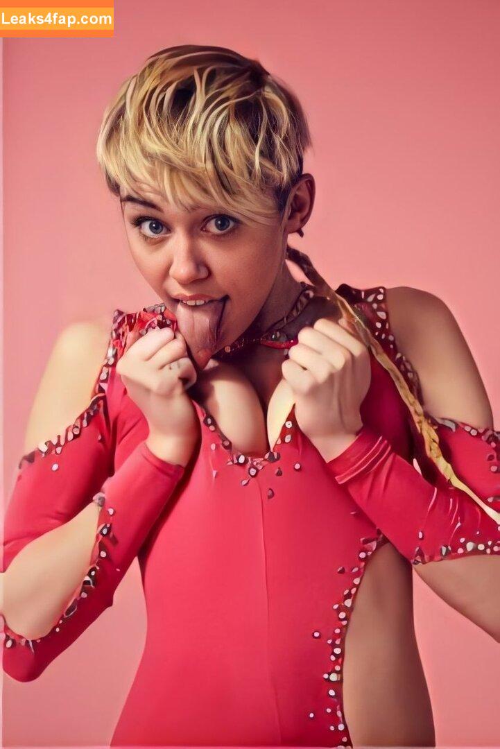 Miley Cyrus / https: / mileycyrus leaked photo photo #2198