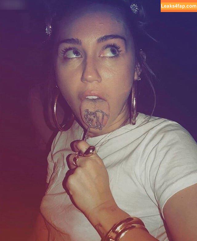 Miley Cyrus / https: / mileycyrus leaked photo photo #2202