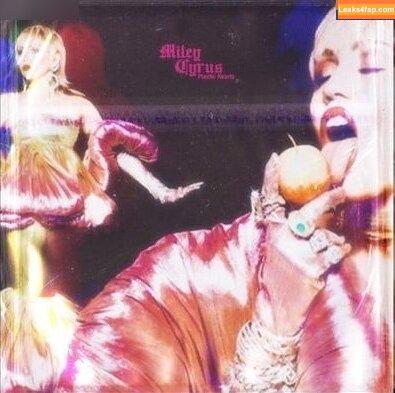 Miley Cyrus / https: / mileycyrus leaked photo photo #2203