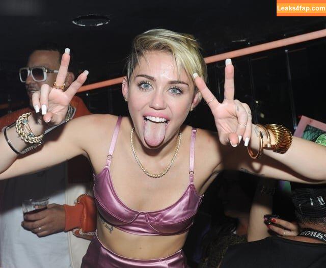 Miley Cyrus / https: / mileycyrus leaked photo photo #2204