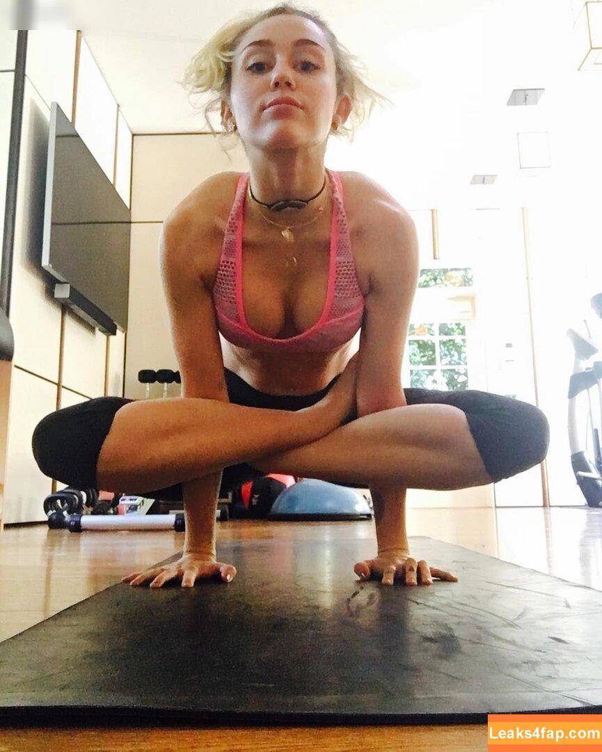 Miley Cyrus / MileyCyrus leaked photo photo #2224