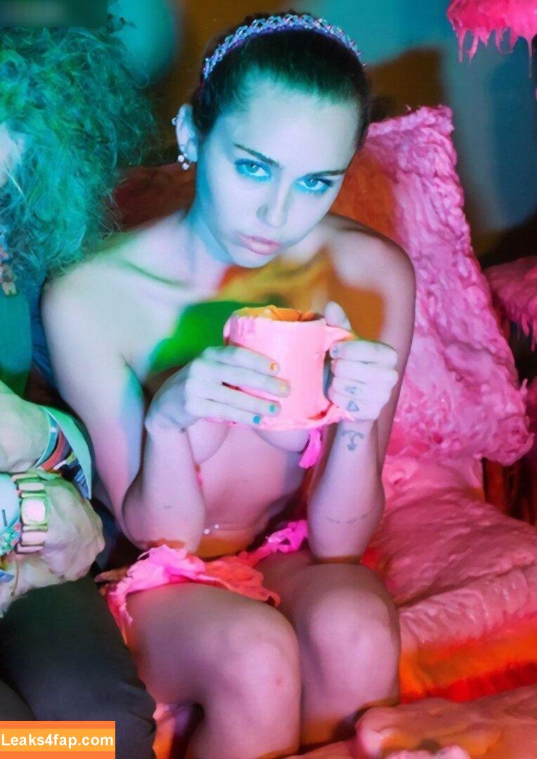 Miley Cyrus / MileyCyrus leaked photo photo #2288