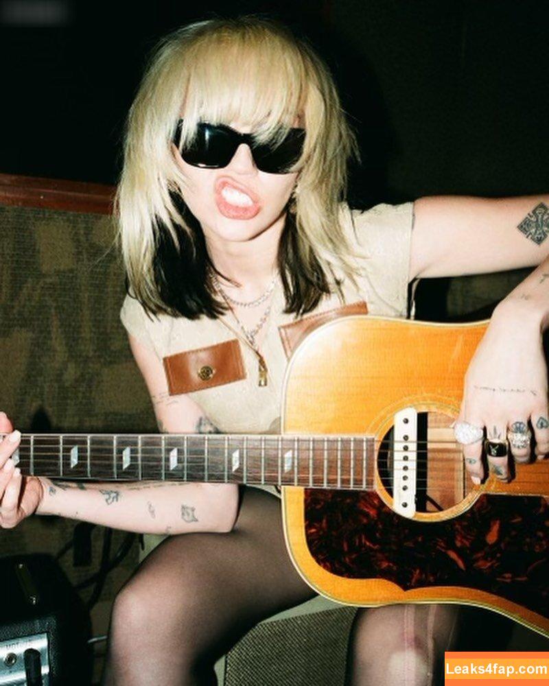 Miley Cyrus / MileyCyrus leaked photo photo #2492