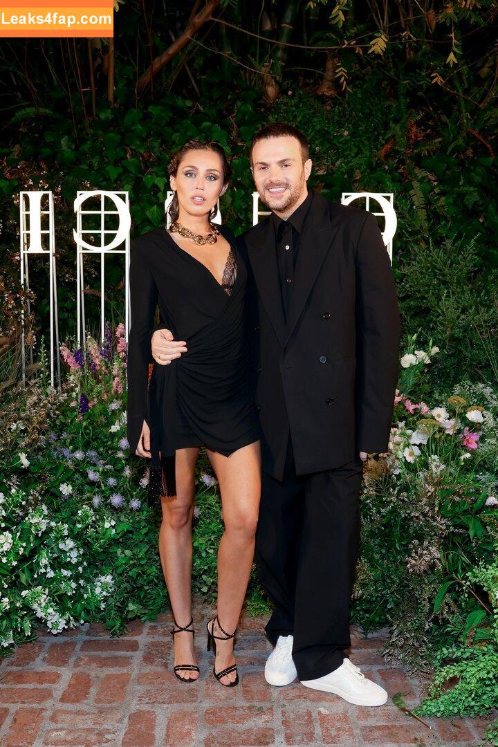 Miley Cyrus / MileyCyrus leaked photo photo #2530