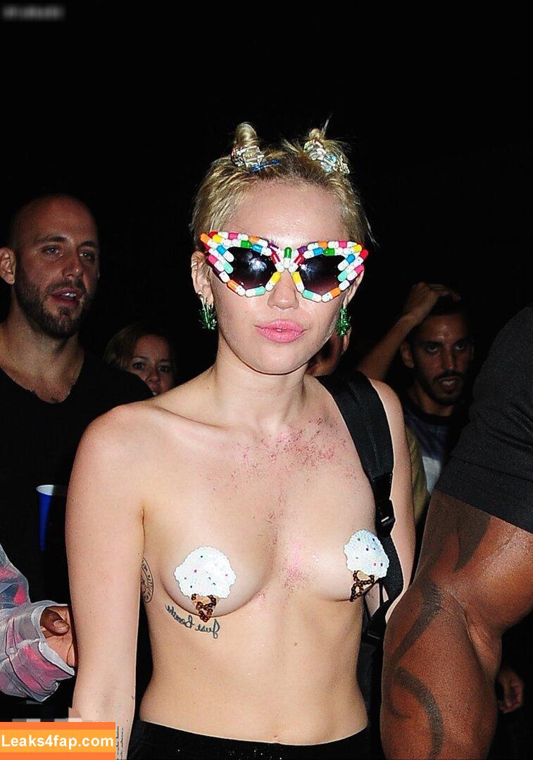 Miley Cyrus / MileyCyrus leaked photo photo #2552