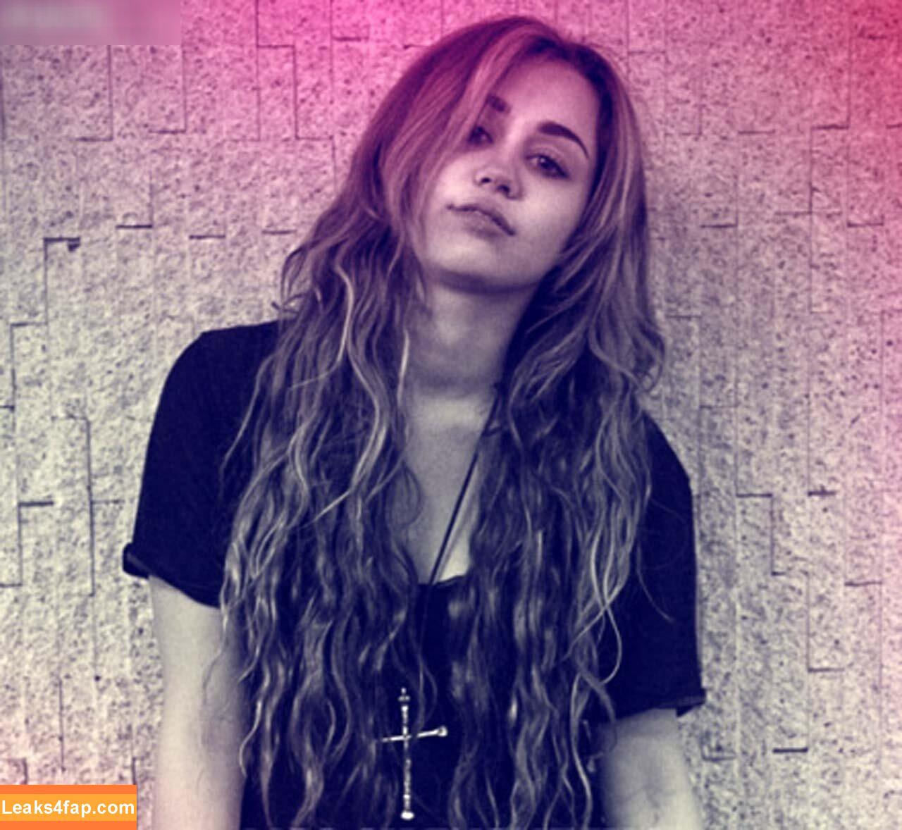 Miley Cyrus / MileyCyrus leaked photo photo #2575