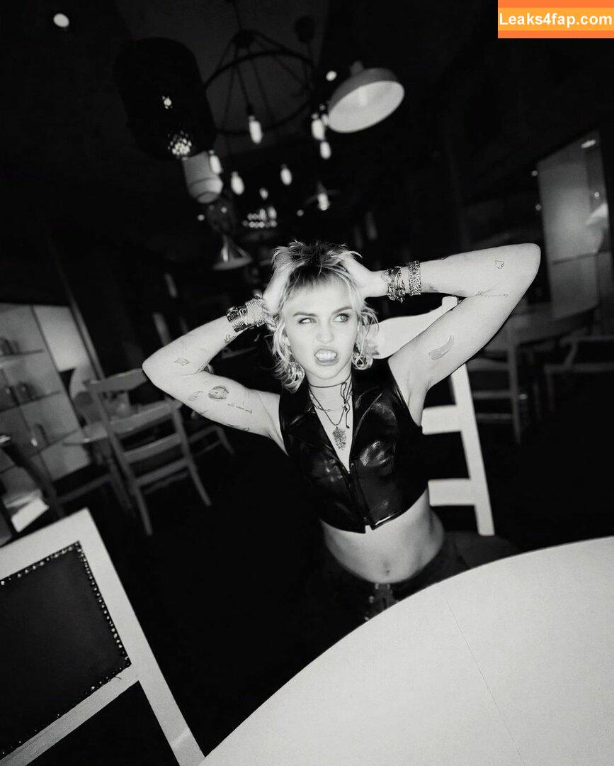 Miley Cyrus / MileyCyrus leaked photo photo #2644