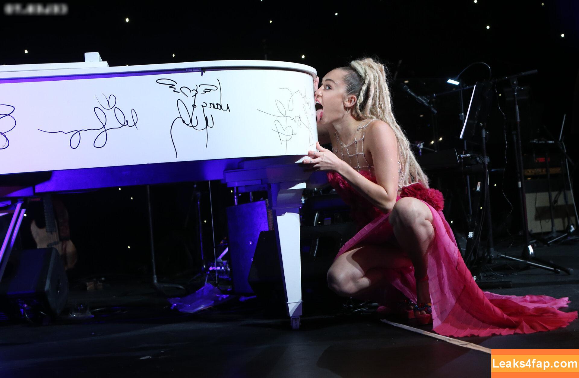 Miley Cyrus / MileyCyrus leaked photo photo #2671