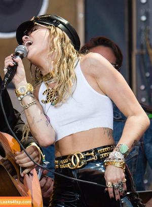 Miley Cyrus photo #2381