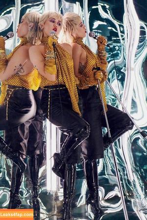 Miley Cyrus photo #2394