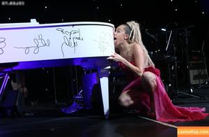 Miley Cyrus photo #2671