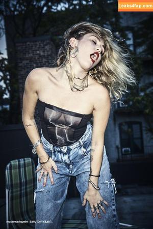 Miley Cyrus photo #2847
