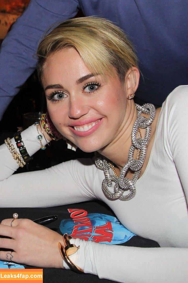 Miley Cyrus / MileyCyrus leaked photo photo #3130