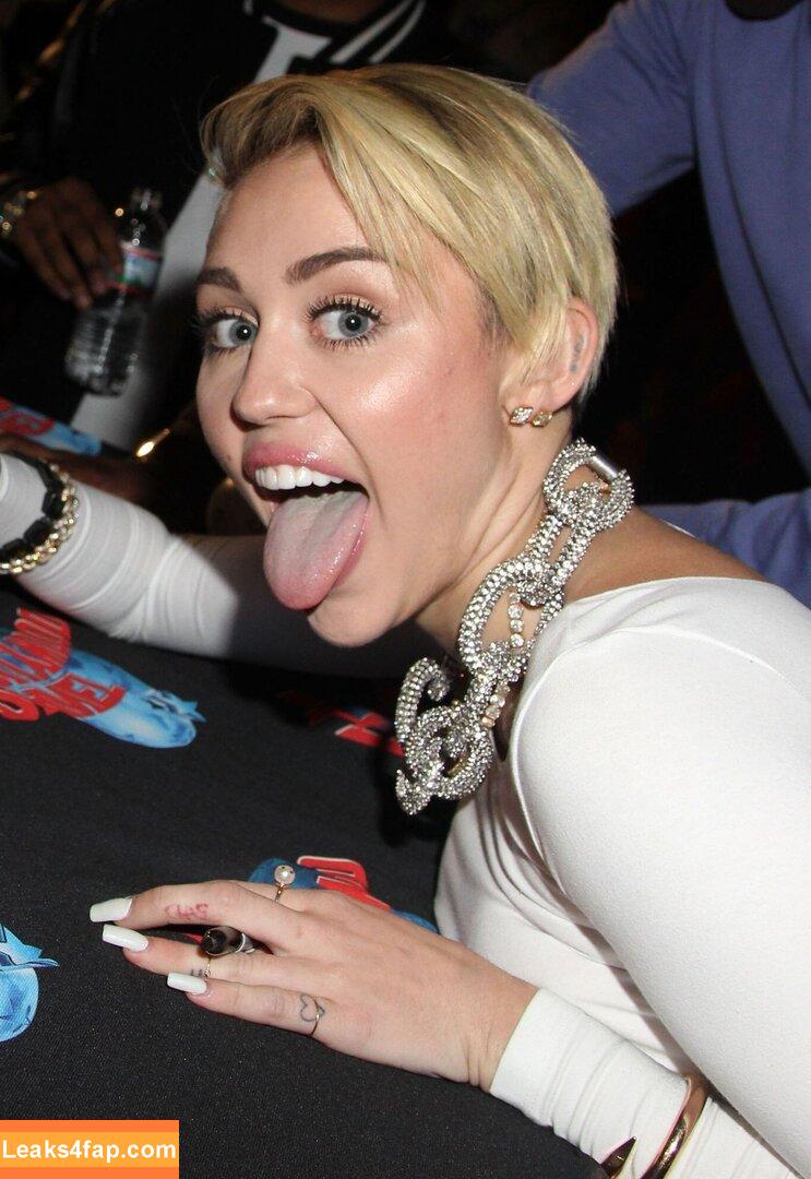 Miley Cyrus / MileyCyrus leaked photo photo #3137