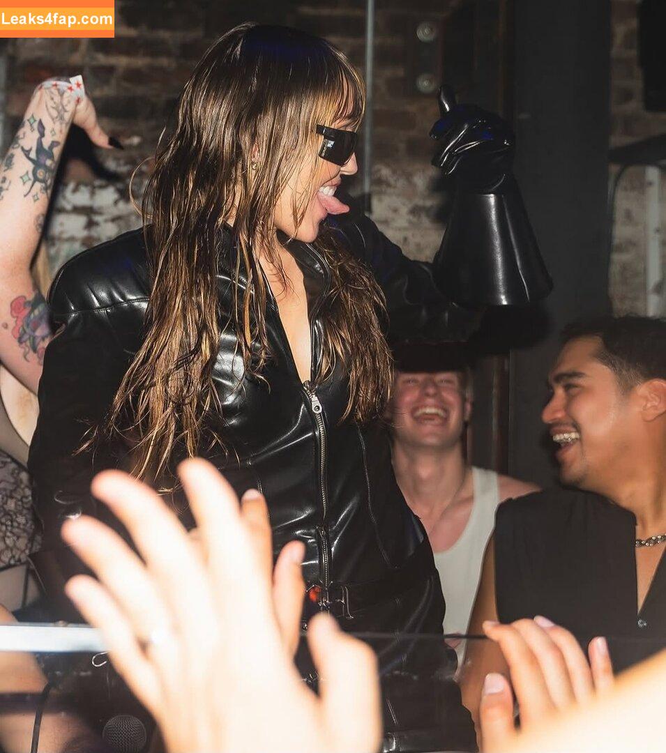 Miley Cyrus / MileyCyrus leaked photo photo #3446