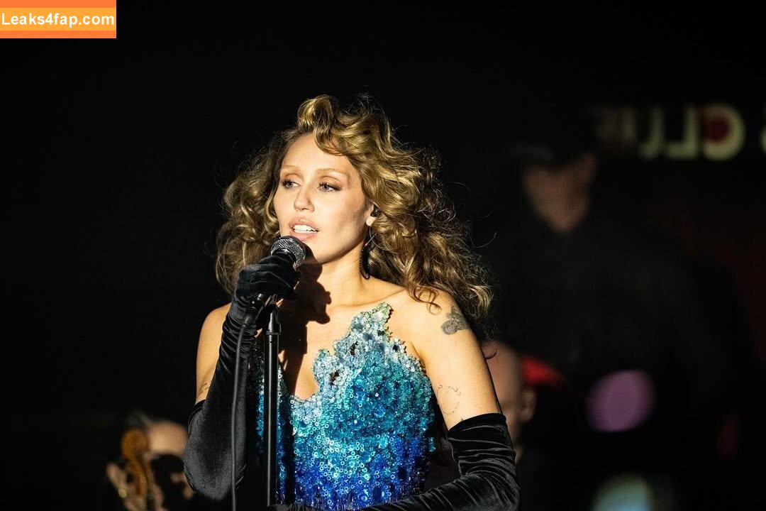 Miley Cyrus / MileyCyrus leaked photo photo #3562