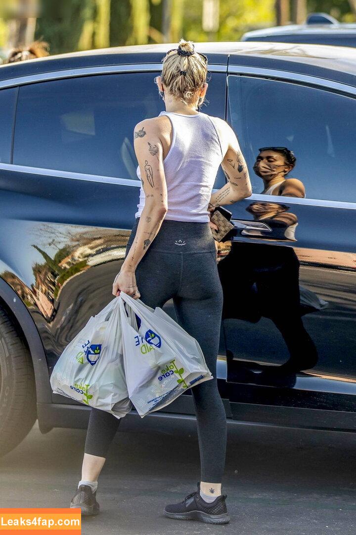 Miley Cyrus / MileyCyrus leaked photo photo #3595