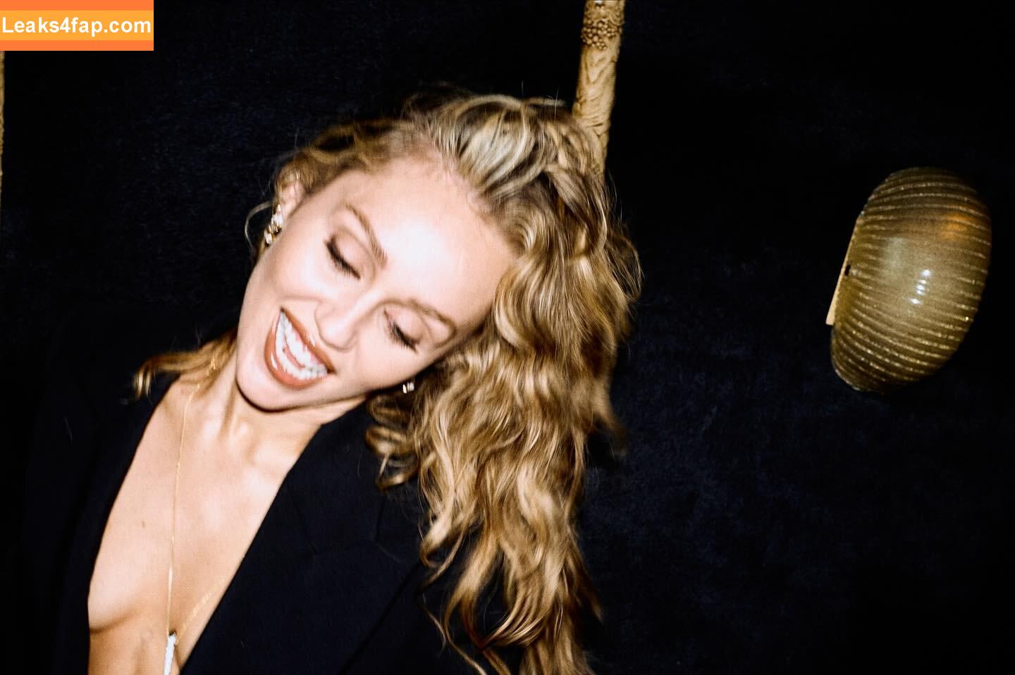 Miley Cyrus / MileyCyrus leaked photo photo #3725