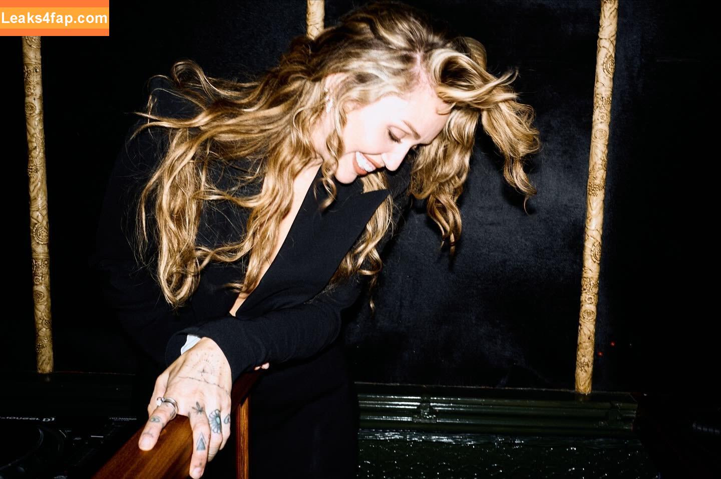 Miley Cyrus / MileyCyrus leaked photo photo #3726