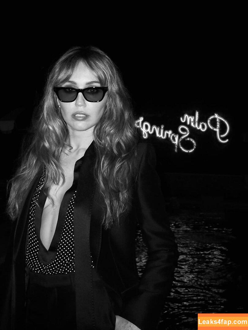 Miley Cyrus / https: / mileycyrus leaked photo photo #3818