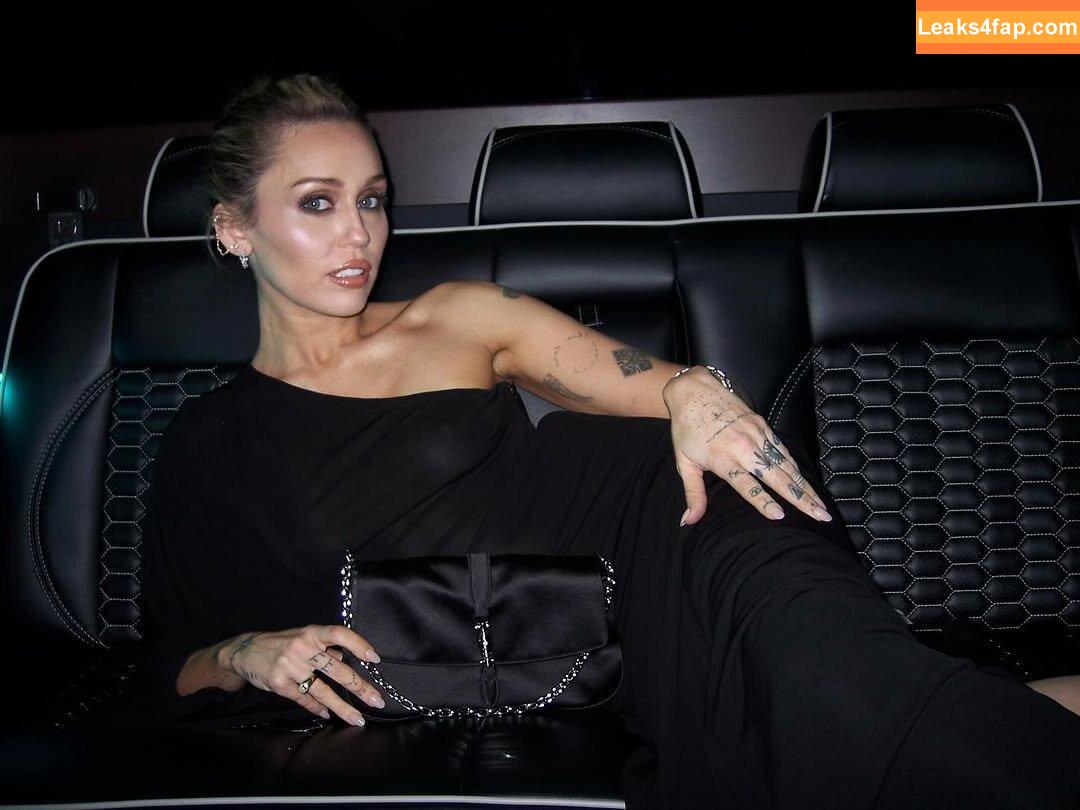 Miley Cyrus / https: / mileycyrus leaked photo photo #3834