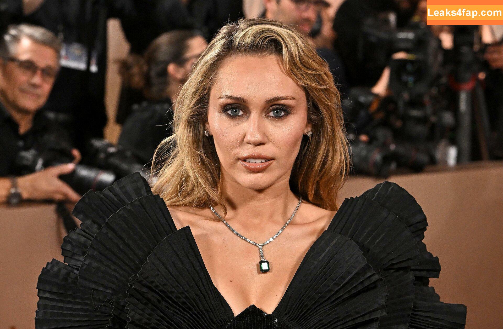 Miley Cyrus / https: / mileycyrus leaked photo photo #3844