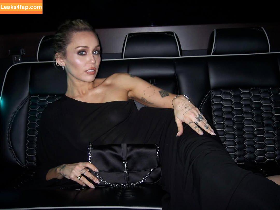 Miley Cyrus / https: / mileycyrus leaked photo photo #3852