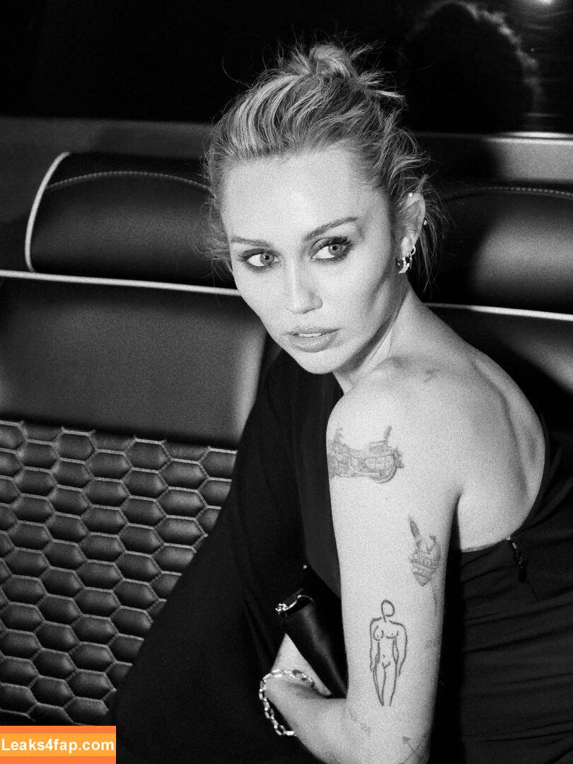 Miley Cyrus / https: / mileycyrus leaked photo photo #3853