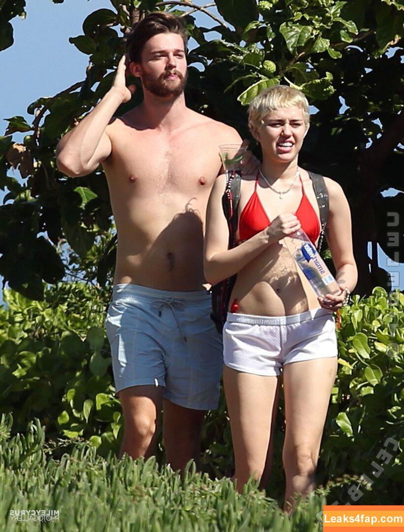 Miley Cyrus / https: / mileycyrus leaked photo photo #3929