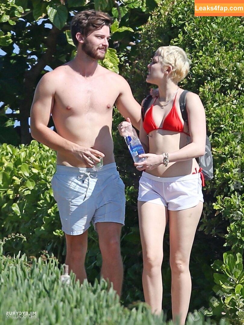 Miley Cyrus / https: / mileycyrus leaked photo photo #3930