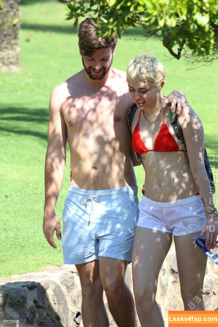 Miley Cyrus / https: / mileycyrus слитое фото фото #3939