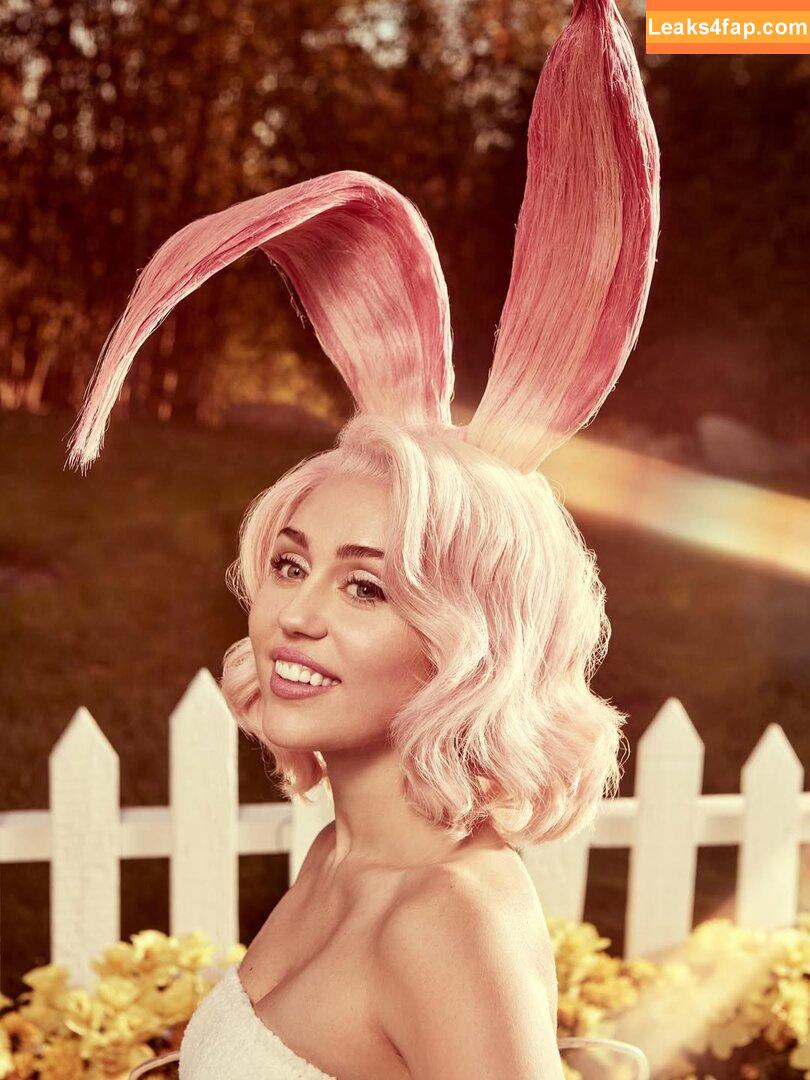 Miley Cyrus / https: / mileycyrus leaked photo photo #3989