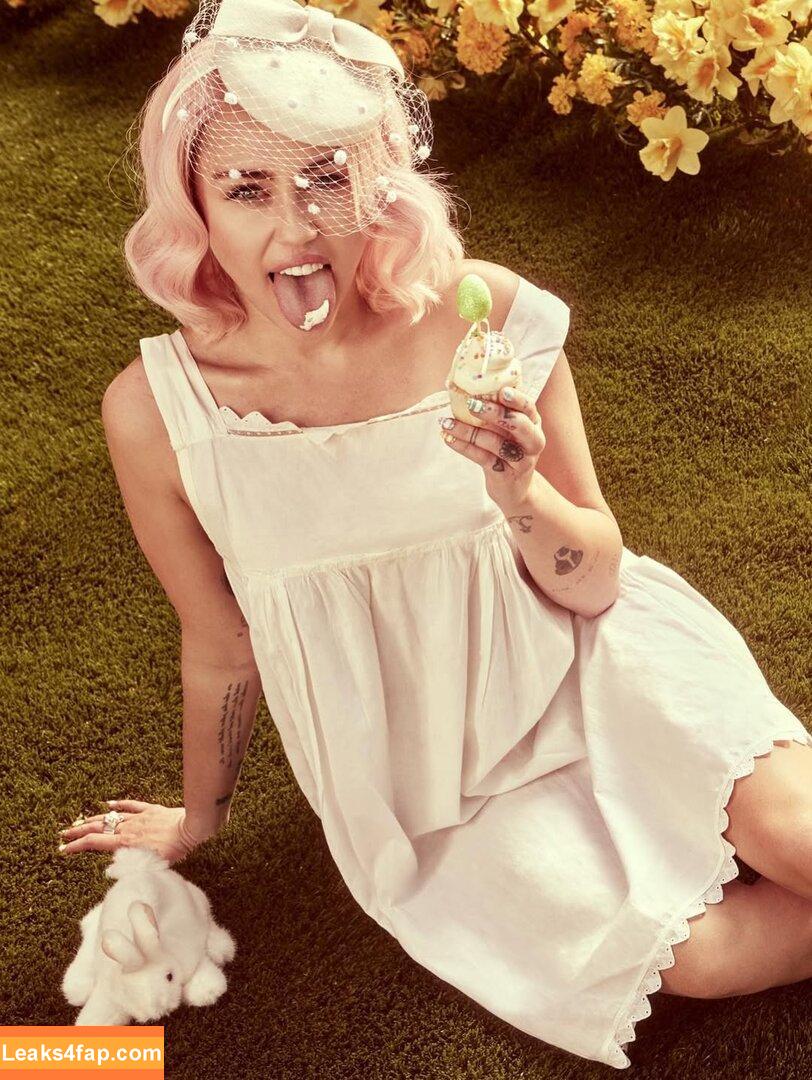Miley Cyrus / https: / mileycyrus leaked photo photo #3995