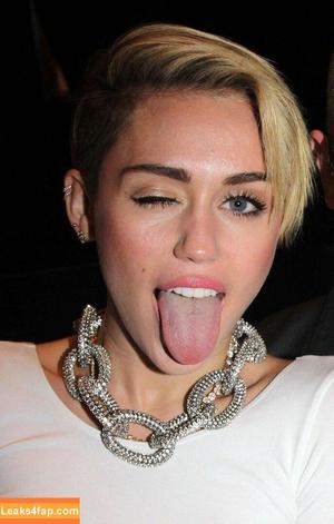 Miley Cyrus photo #3123